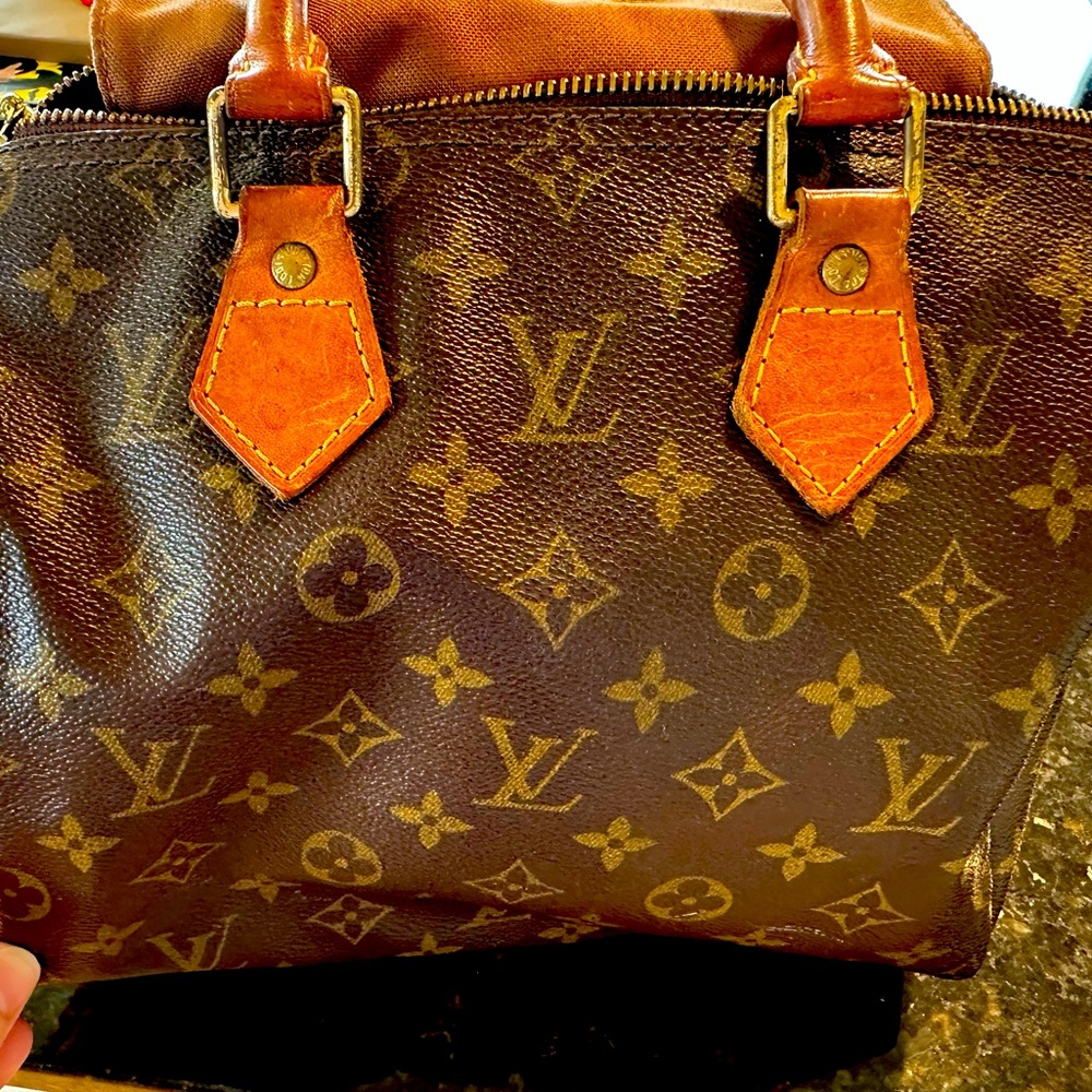 Authentic LOUIS VUITTON SPEEDY 30 EUC with lock